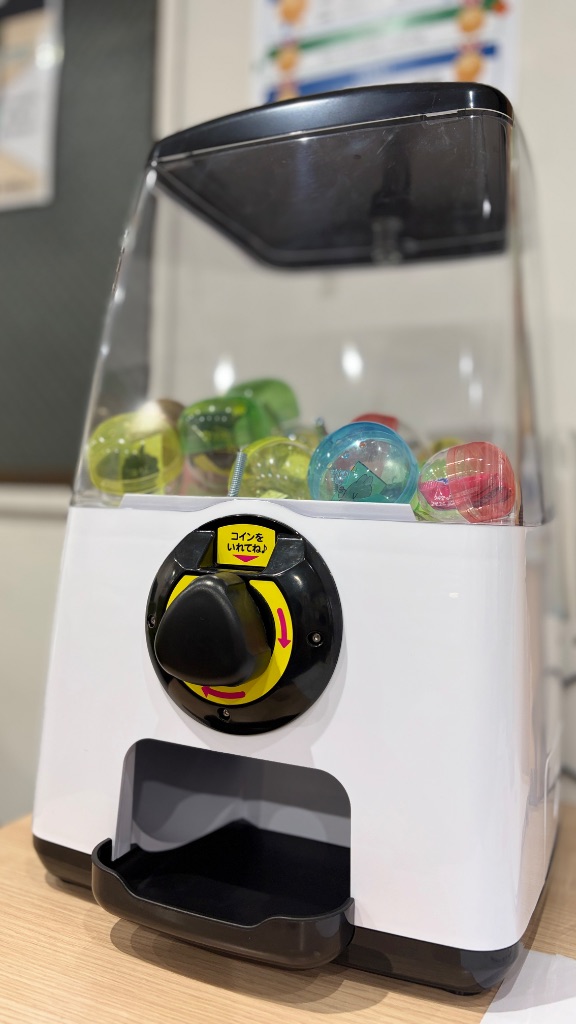 塾内のガチャガチャマシン